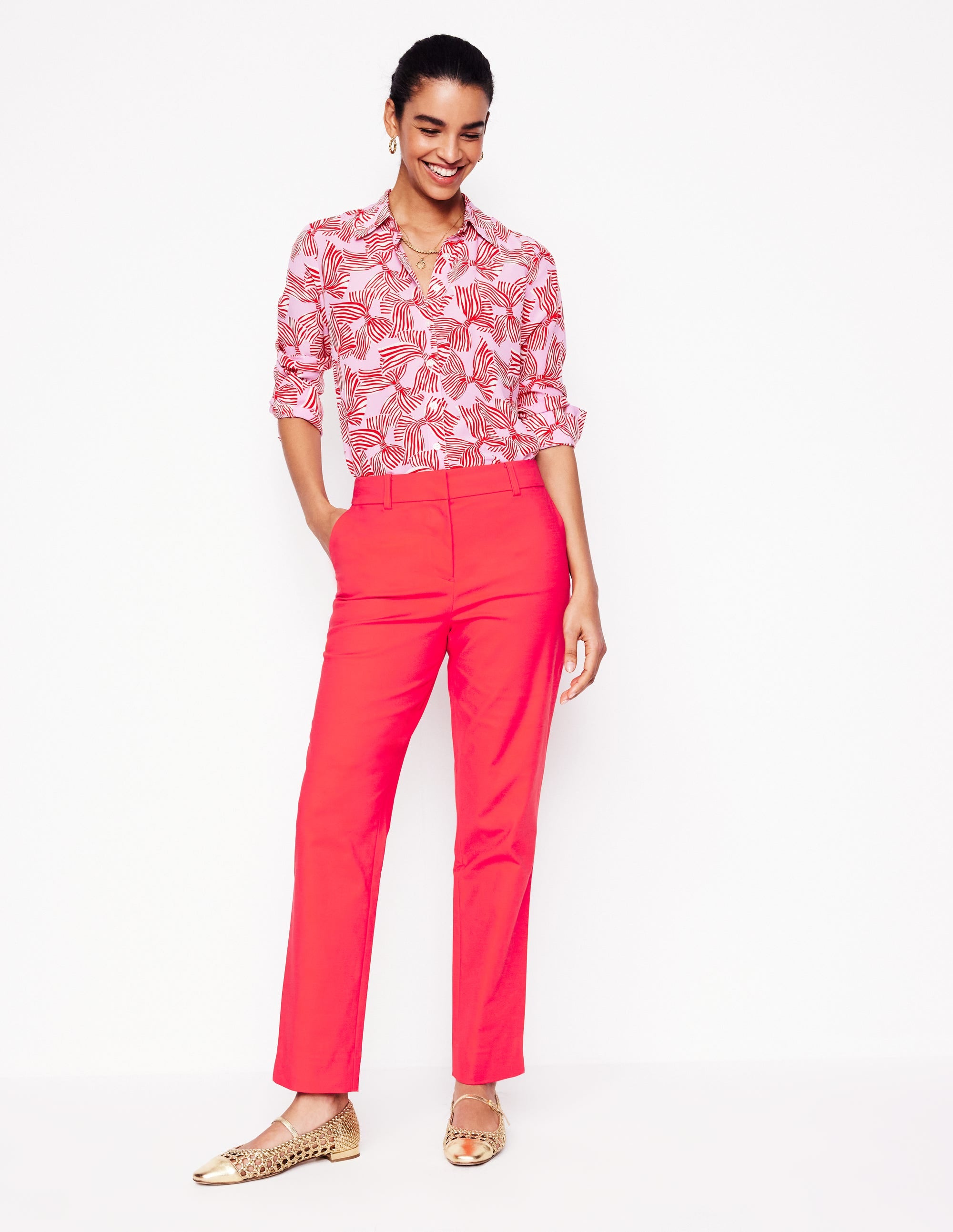 A pair of women's 7/8 trousers in Strawberry Tart Red, with a tapered, relaxed fit, sitting above the ankle, featuring a fitted waist and functional pockets, made from a stretch fabric.